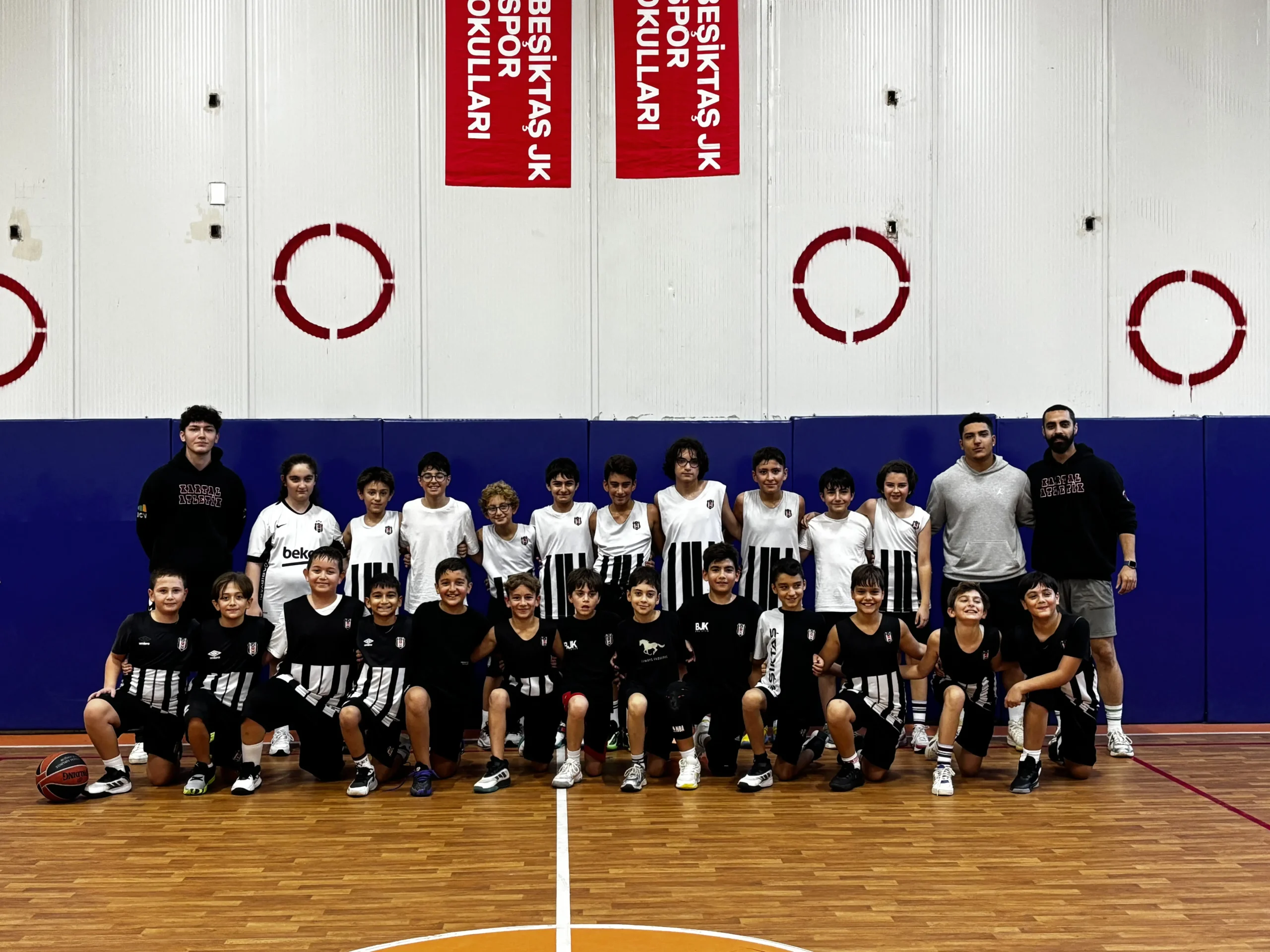 Beşiktaş JK Basketbol Takımı ve Antrenörleri